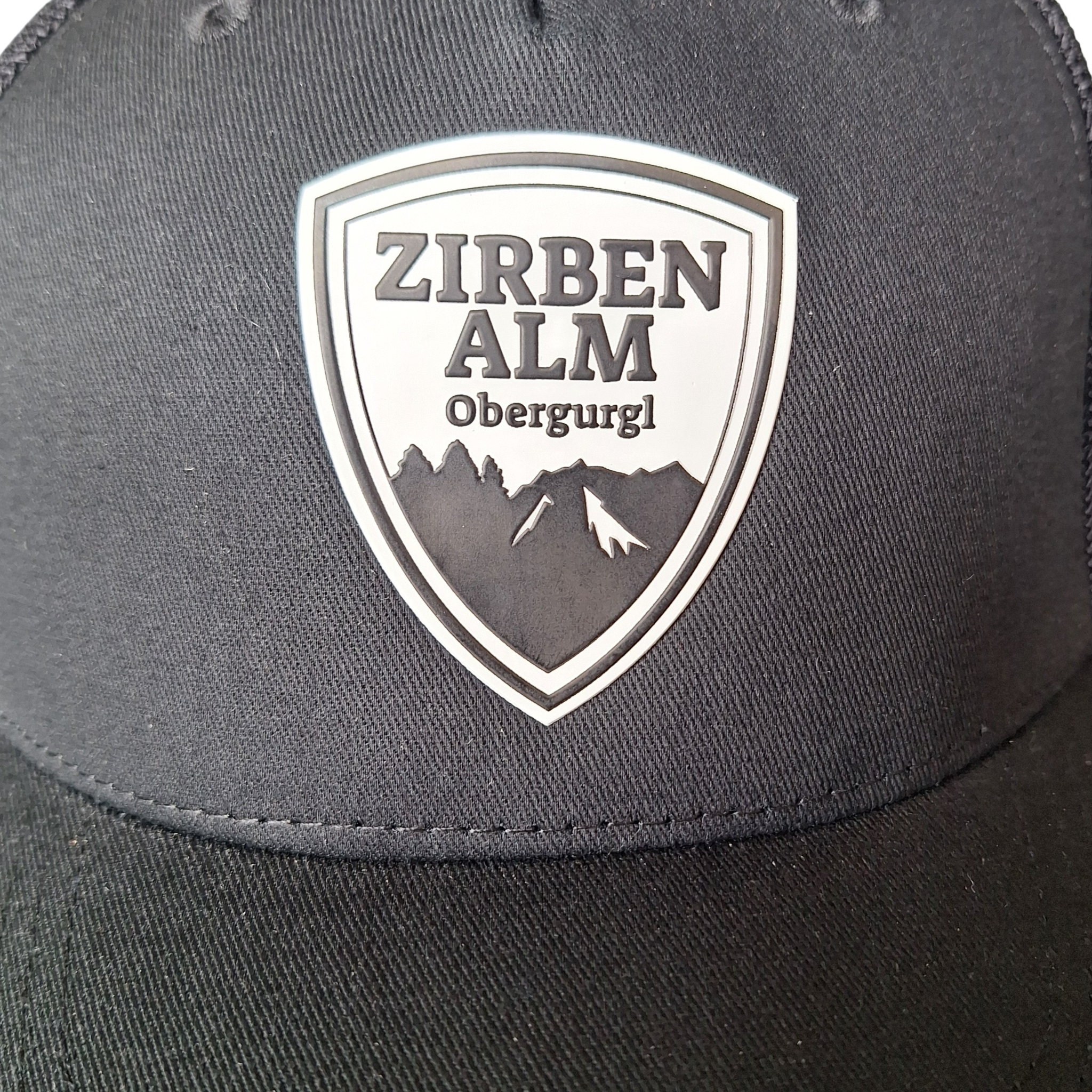 Rubber logo snapback omalla logolla-ZigiZagi